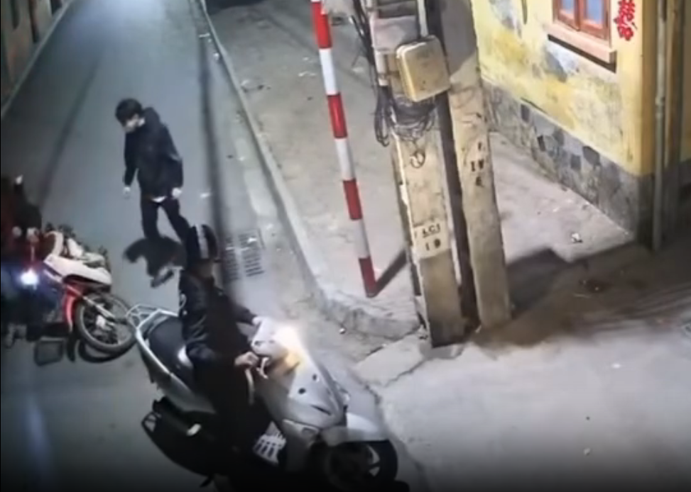 Thôn Lã Côi, xã Yên Viên, huyện Gia Lâm, Hà Nội. Thật không thể hình dung nổi, các cháu ntn là hỏng rồi