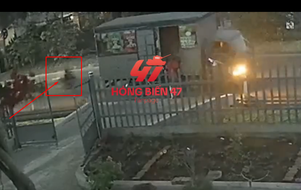 Cưkuin, Đắk Lắk: Xe máy đ:/âm vào ô tô tải đang đậu bên đường