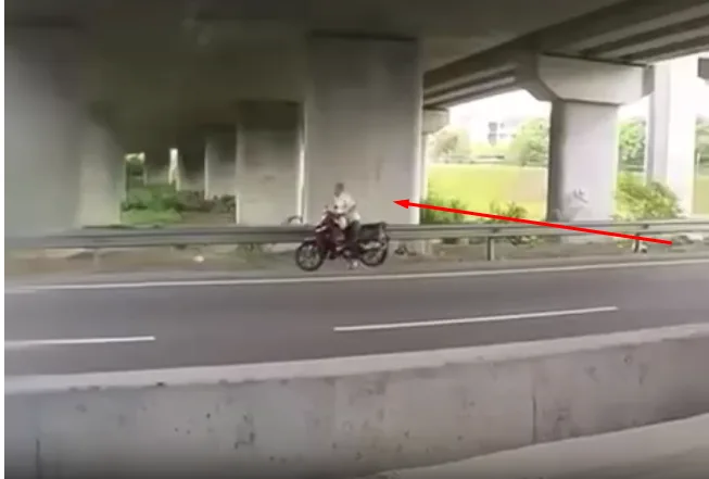Không hiểu ông ô tô đi kiểu gì.. bay tung nóc