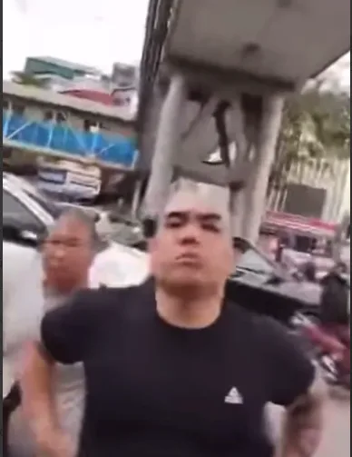 Nghi bảo vệ Bạch Mai tác động vật lý lái xe trước mặt công an