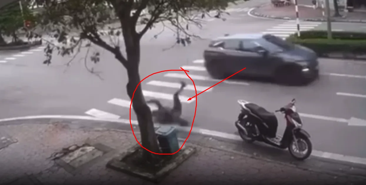Nghệ An: Chiều qua TNGT giữa xe máy và oto khiến 1 người bị tông lên mấy vòng