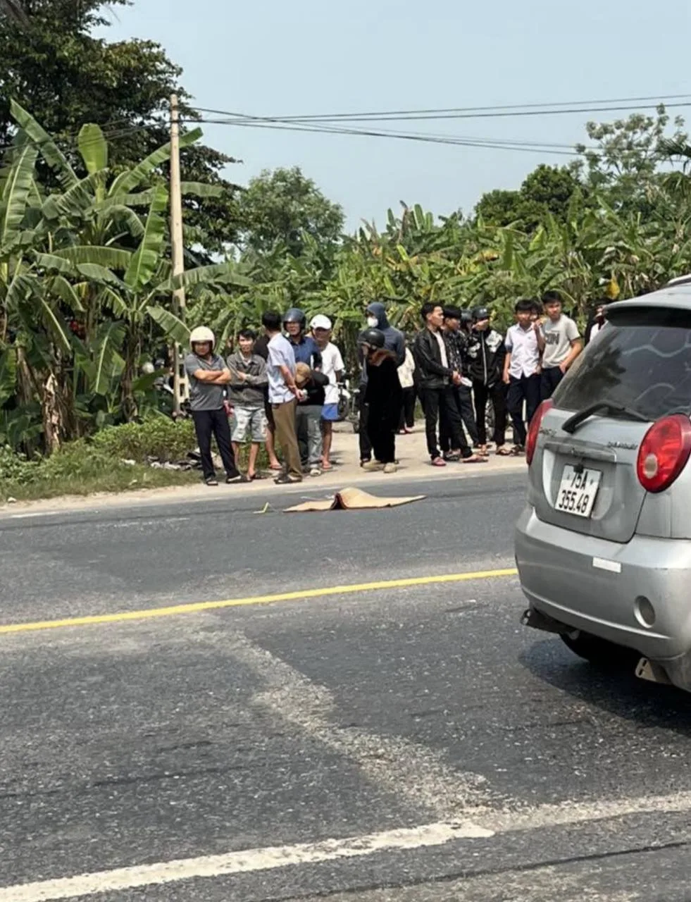 Thị xã Hương Trà – Thừa Thiên Huế: Va chạm với xe ben, người 1 nơi – đâuu một nơi (cân nhắc khi xem)