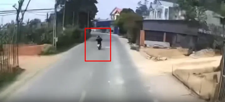 Bắt gặp người ngoài hành tinh sử dụng cánh cổng thời gian, quẹo cái mất tích luôn