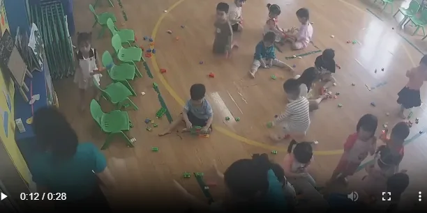 Bắc Ninh: lôi bé 22 tháng tuổi vào góc khuất rồi.. bảo sao bé sợ mỗi lần tới cửa không dám vào