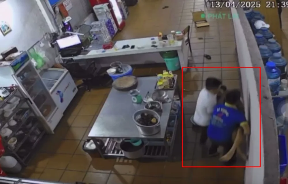 Đức Hòa, Long An: Chưa biết mẫu thuẫn sao nhưng chemm nhau khien 1nguoi da tuvong
