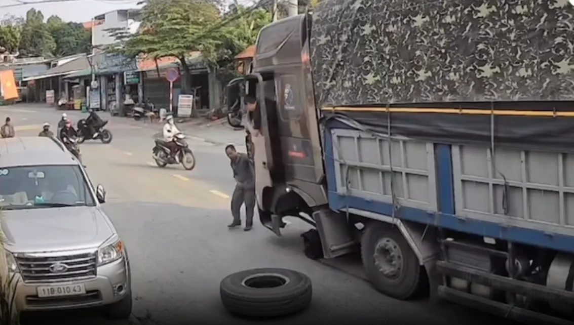 May mắn là chạy chậm :))