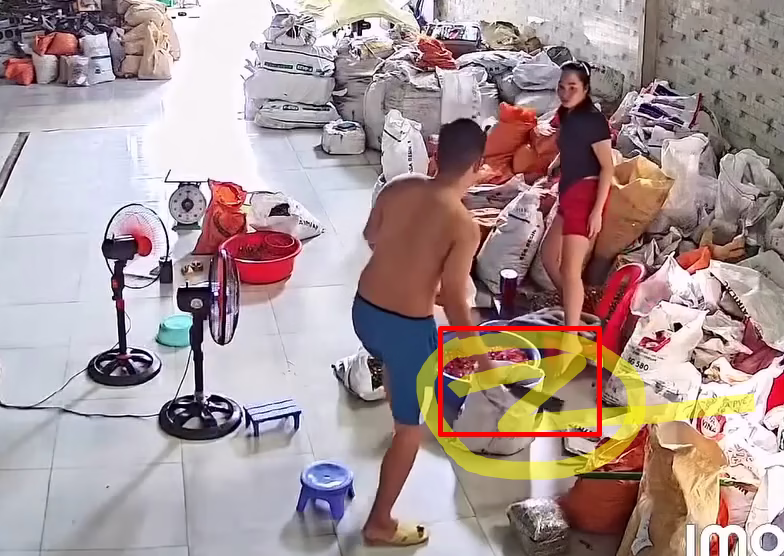 Xem mà hồi hộp dùm luôn, may mà chị gái kia khỏe